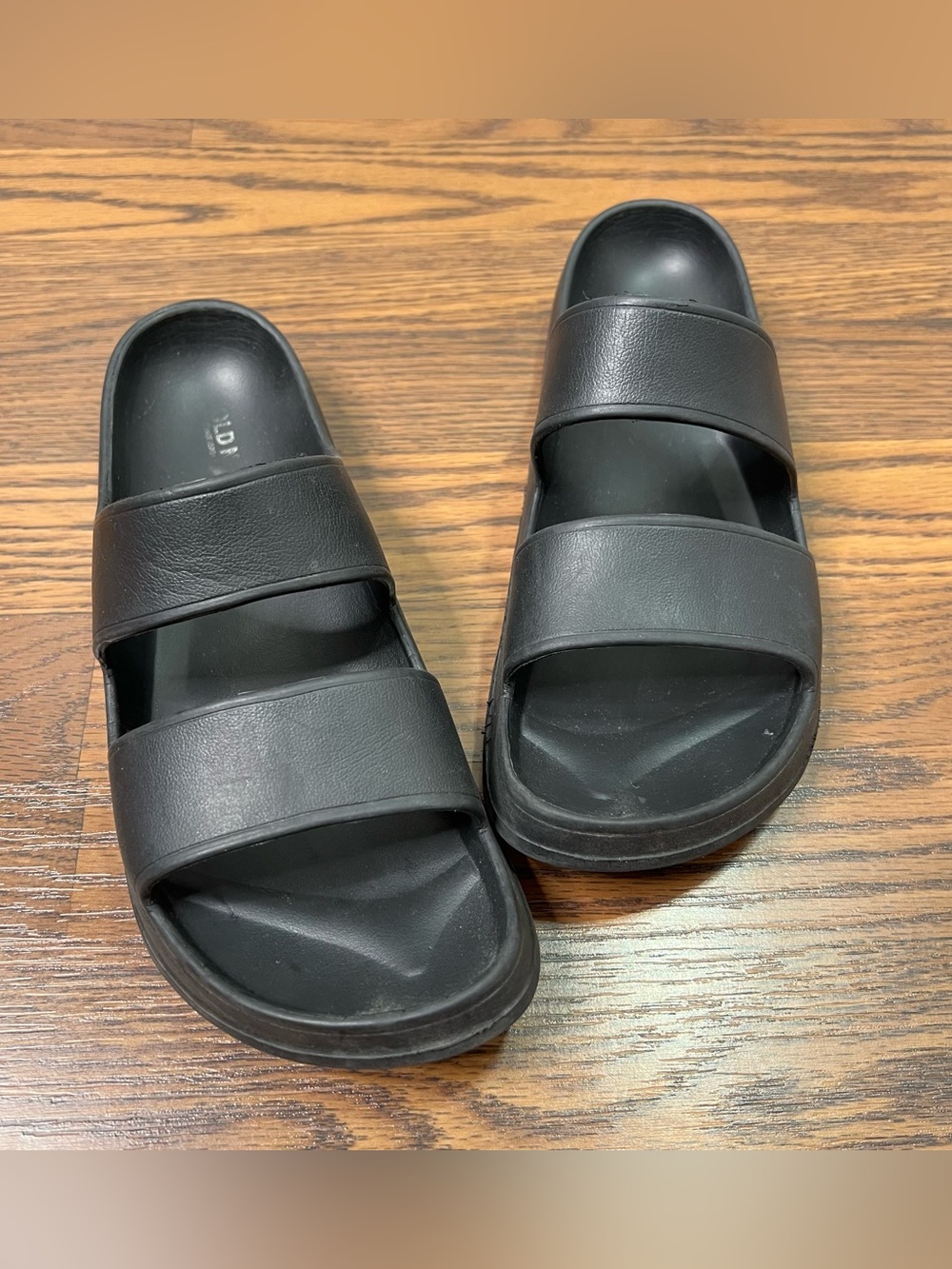 Old Navy Black Slides size Women’s 8